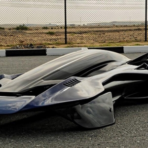 碳纖維輕如蟬翼的低空飛行